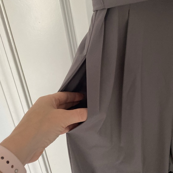 Brand new. Calvin Klein Commuter V-Neck Cropped Jumpsuit (Size 4) - Picture 5 of 7